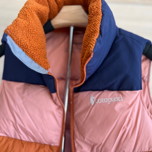 XS Cotopaxi Puffer Teddy Color Block Vest - Picture 2 of 8